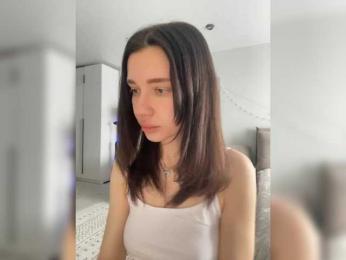 Kira_- webcam model stream image