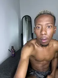 RoyaltyRox webcam model stream image