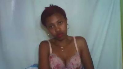 Louinah webcam model stream image