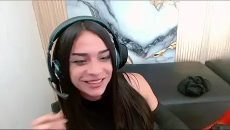 Dollbehavior_ webcam model stream image