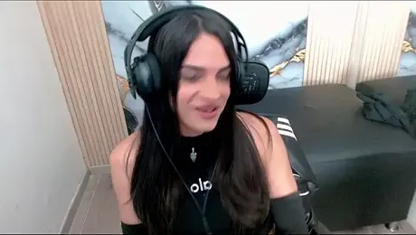 Dollbehavior_ webcam model stream image
