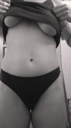 LaralallA webcam model stream image