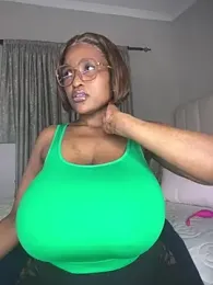 Bustygoddess32 webcam model stream image