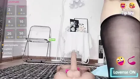 momo-5952 webcam model stream image