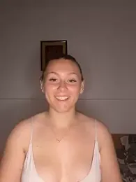 HeiligeJulia webcam model stream image