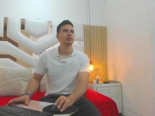Damiian Cruz webcam model stream image
