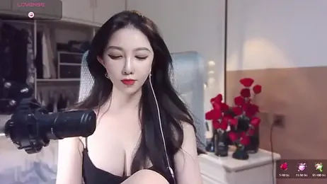 vyizh- webcam stripchat model stream image