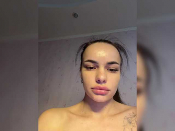 Klubnika13 webcam model stream image