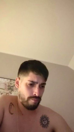 Yiapojavier830 webcam model stream image
