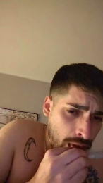 Yiapojavier830 webcam model stream image
