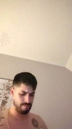 Yiapojavier830 webcam model stream image