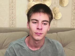 Leonard Cross webcam model stream image