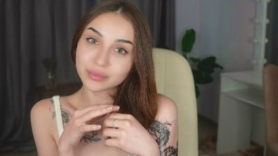 FloraAskins webcam model stream image