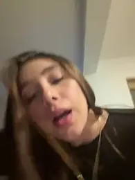Lanataylor- webcam model stream image