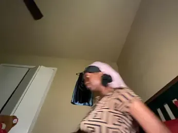 AmouraaK webcam model stream image