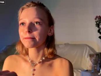 heavenude webcam model stream image