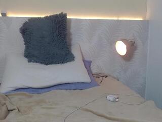 Mia Stoone webcam model stream image