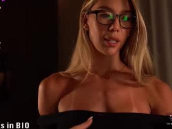 heyhorny_cb webcam model stream image