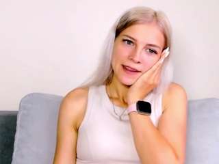 kristihoward webcam model stream image