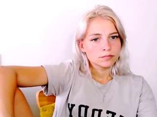 kristihoward webcam model stream image
