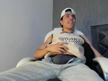 dylan_cross_ webcam model stream image
