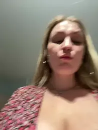 Teya_moon_ webcam model stream image