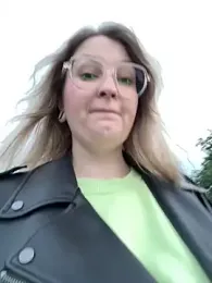 Teya_moon_ webcam model stream image