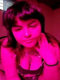 crucifxcked webcam model stream image