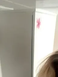 IceEyesUK webcam model stream image