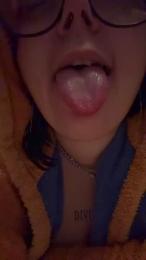 U_p_t_o_i_a webcam model stream image