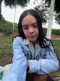 NAUGHTY_LITTLE_18 webcam model stream image