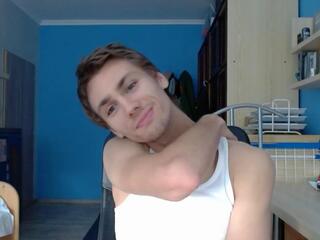 Bradley Owens webcam model stream image