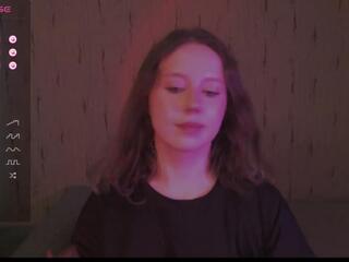 Kira Crystal webcam model stream image