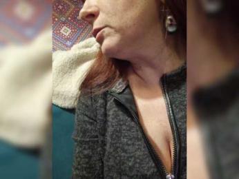 Flirt_Red webcam model stream image