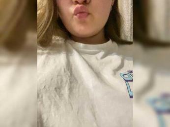 Regina-Lynne webcam model stream image