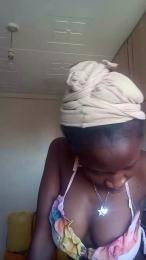 Prettylips222 webcam model stream image