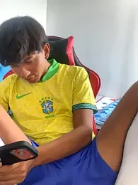 Leonarrrd_01 webcam model stream image