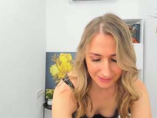 happysmileee webcam model stream image