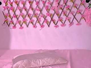 alver-and-bronw webcam model stream image