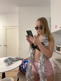 Little_Forest_ELF webcam model stream image