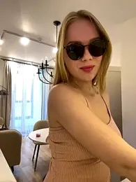 Little_Forest_ELF webcam model stream image