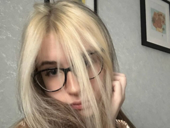 KiraRihand webcam model stream image