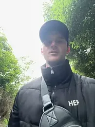 _DownUnderFit_ webcam model stream image