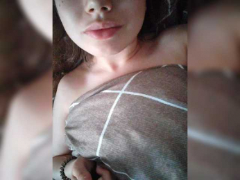 Avocadic22 webcam model stream image