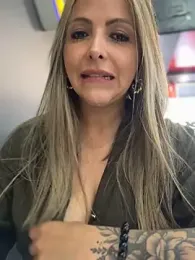 _Abril-Office1 webcam model stream image