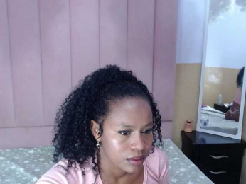 NahomiLips webcam bongacams model stream image