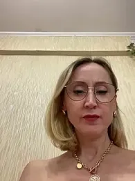 LauraDavis webcam stripchat model stream image