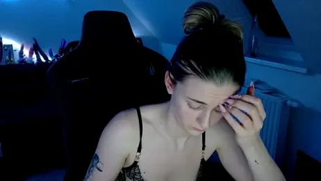 Melly4You webcam stripchat model stream image