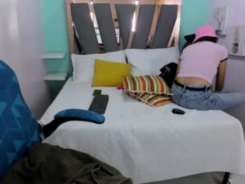 lia_and_thom_ webcam model stream image