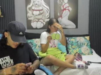 lia_and_thom_ webcam model stream image